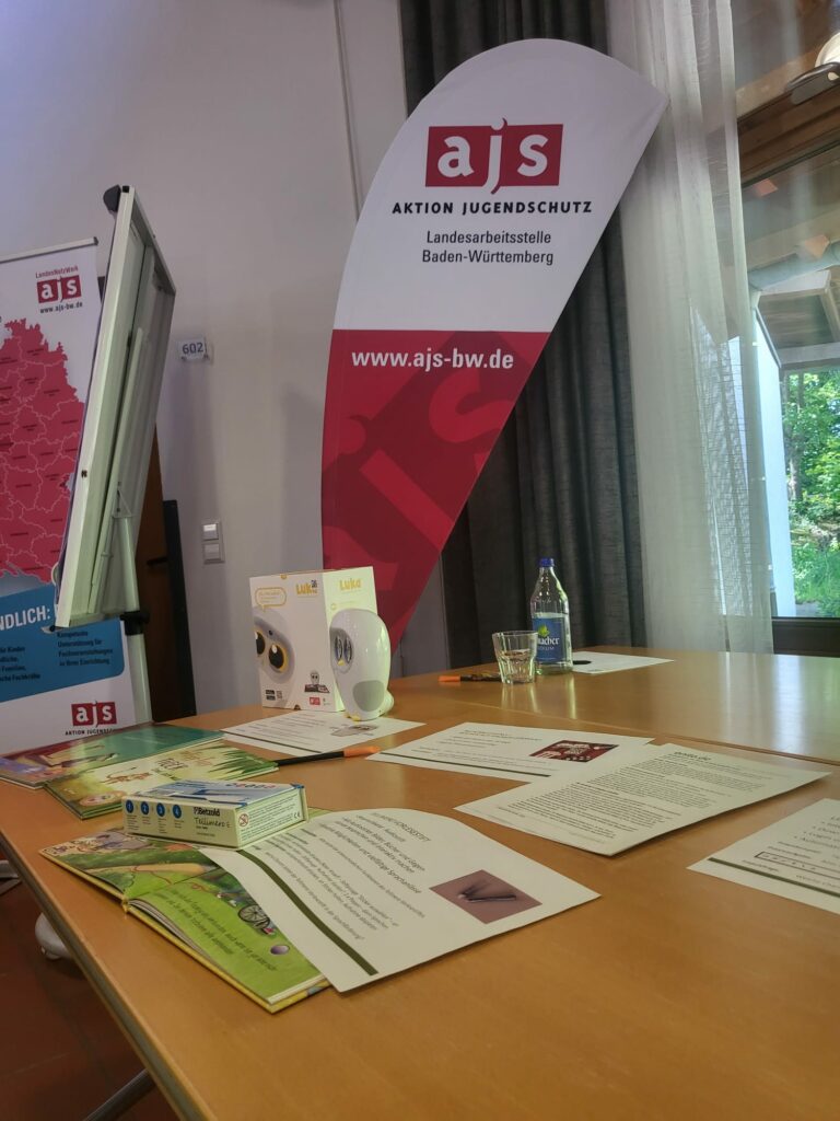 Teilnahme am Landesnetzwerktreffen der AJS (Aktion Jugendschutz):  Wichtige Impulse für den Kinder– und Jugendschutz